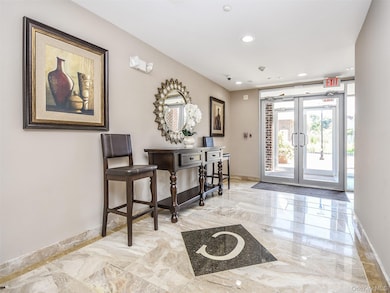 200 Carney St unit 203, Glen Cove, NY 11542 - photo 4