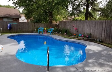 Gorgeous backyard with inground pool