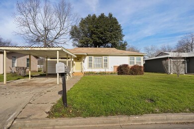 712 Turner St, Cleburne, TX 76033 - photo 2