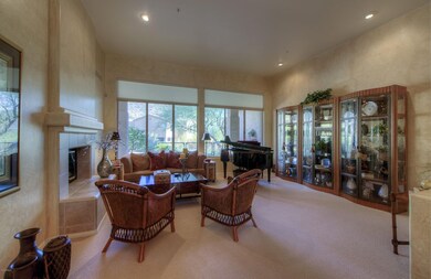003_Living_Room[1]