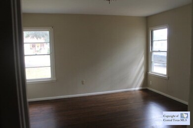 723 E Humphreys St, Seguin, TX 78155 - photo 3