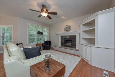 305 Laurinda Dr Bentonville, AR 72712