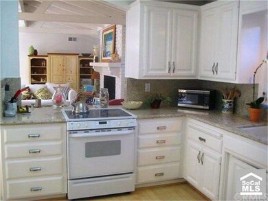 WELL EQUIPPED BRIGHT KITCHEN, WITH GRANITE COUNTER