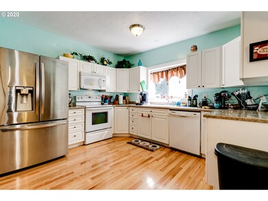 95228 Marcola Rd, Marcola, OR 97454 - photo 3