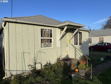 5570 B St, Springfield, OR 97478 - photo 2