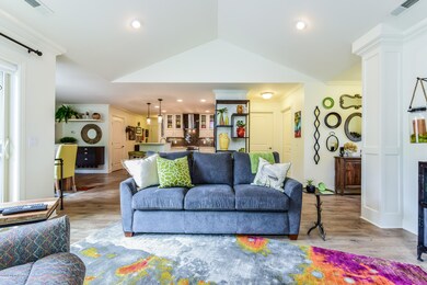 009-photo-living-room-6105013