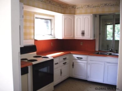 20105 Curry Rd unit 2, Schenectady, NY - photo 4