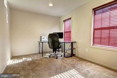 25095 Croxley Green Square, Aldie, VA 20105 - photo 4