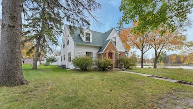 817 Maple St, Alexandria, MN 56308 - photo 2
