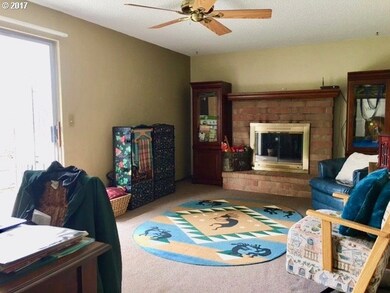 208 Charles Ct, Newberg, OR 97132 - photo 7