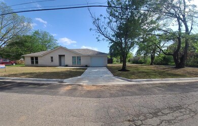 1005 S 4th St, Bonham, TX 75418 - photo 2