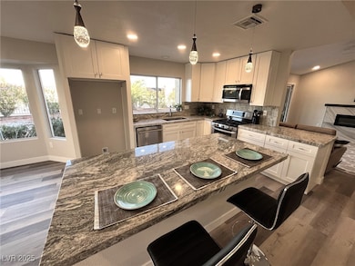 WOW... this Kitchen is Fantastic !