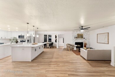 40-web-or-mls-living room-3
