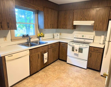 537 Boswell Ave, Norwich, CT 06360 - photo 2