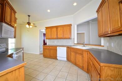 21381 E 104th St S, Broken Arrow, OK 74014 - photo 7