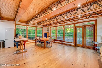 Kitchen/ Living