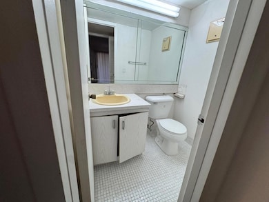 1023 Guildford B unit 1023, Boca Raton, FL 33434 - photo 3