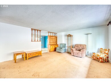 33492 Nieblock Ln, Creswell, OR 97426 - photo 6