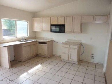 023-374124 Kitchen