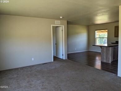 26405 SW Regia Dr, Sheridan, OR 97378 - photo 4