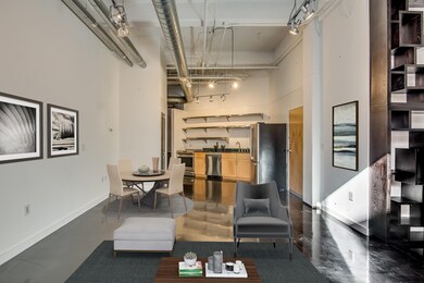 Great layout for entertaining (virtually staged photo)