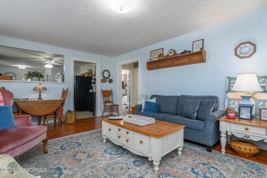 203 W High St, Eldon-11