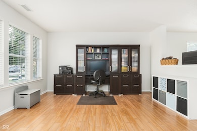 10355 Waveland Cir, Fishers, IN 46038 - photo 6