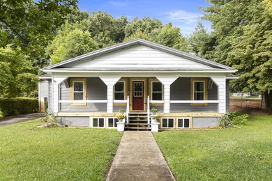 935 Pine Grove Ave, Johnson City, TN 37601 - photo 2