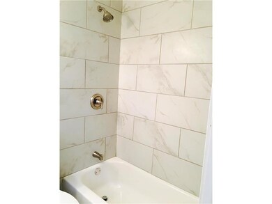 Shower / Tub