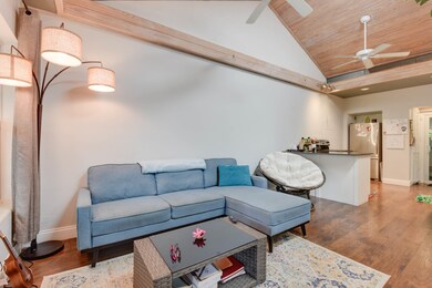 2bd/1ba Living Room