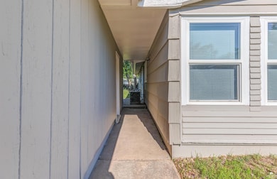 3007 Castle Ct, Salina, KS 67401 - photo 4