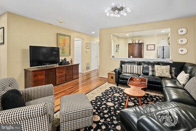 5806 Linden Square Ct, Rockville, MD 20852 - photo 6