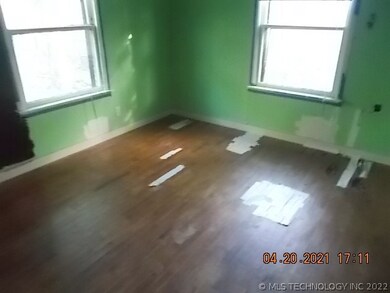 910 N Chickasaw Ave, Claremore, OK 74017 - photo 4