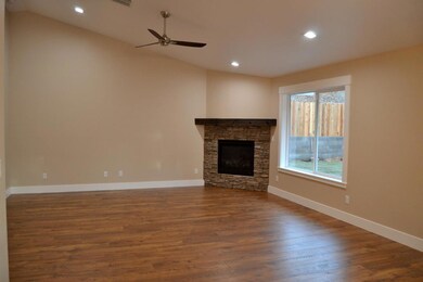 219 SE Sand Canyon Ln, Grants Pass, OR 97527 - photo 2