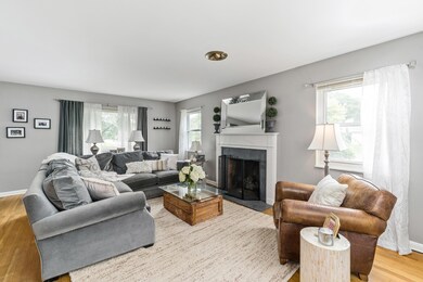 LIVING RM