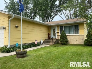 2425 2nd St, Moline, IL 61265 - photo 2