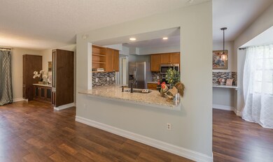 2647KathiKimStreet-64-HDR