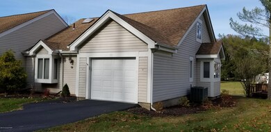 111 Duck Hollow Cir, Stroudsburg, PA 18360 - photo 2