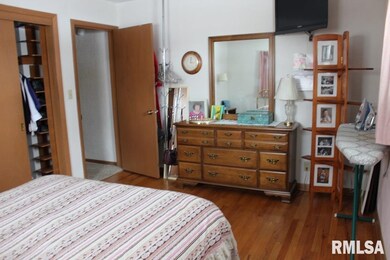 1556 W 29th St, Davenport, IA 52804 - photo 7