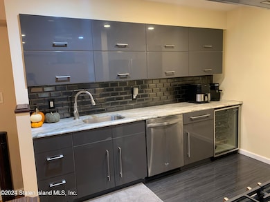 Imperial Towers unit 2J, Staten Island, NY 10304 - photo 7