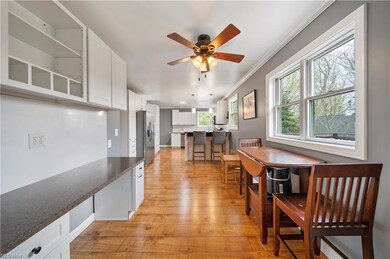 Gorgeous kitchen and perfect for enertaining and e