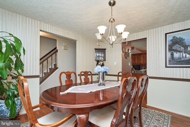 7608 Fallswood Way, Lorton, VA 22079 - photo 6