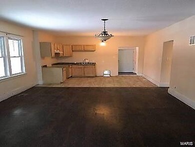 4530 Margaretta Ave, Saint Louis, MO 63115 - photo 2