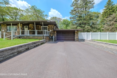 426 Park Ave unit 1, Mount Pocono, PA 18344 - photo 2