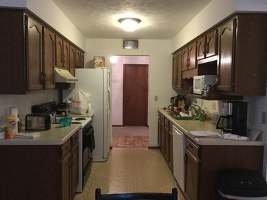 1018 Meadow Ln, Sycamore, IL 60178 - photo 6