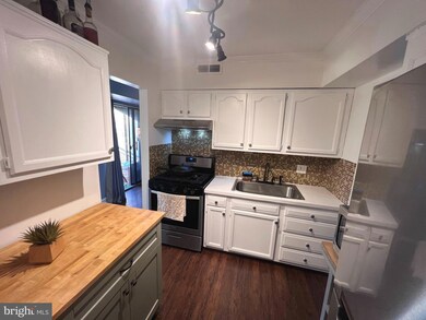 6079 Majors Ln unit 11, Columbia, MD 21045 - photo 2