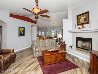 005_Living Room