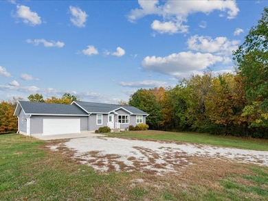 2207 231st St, Muscatine, IA 52761 - photo 4