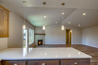 2714 SW 34th St, Redmond, OR 97756 - photo 7