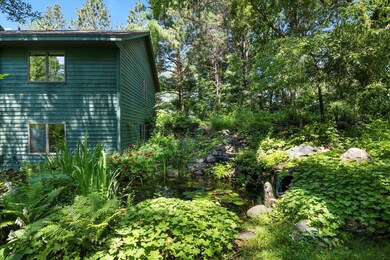 Zoom in! Amazing water feature awaits you!